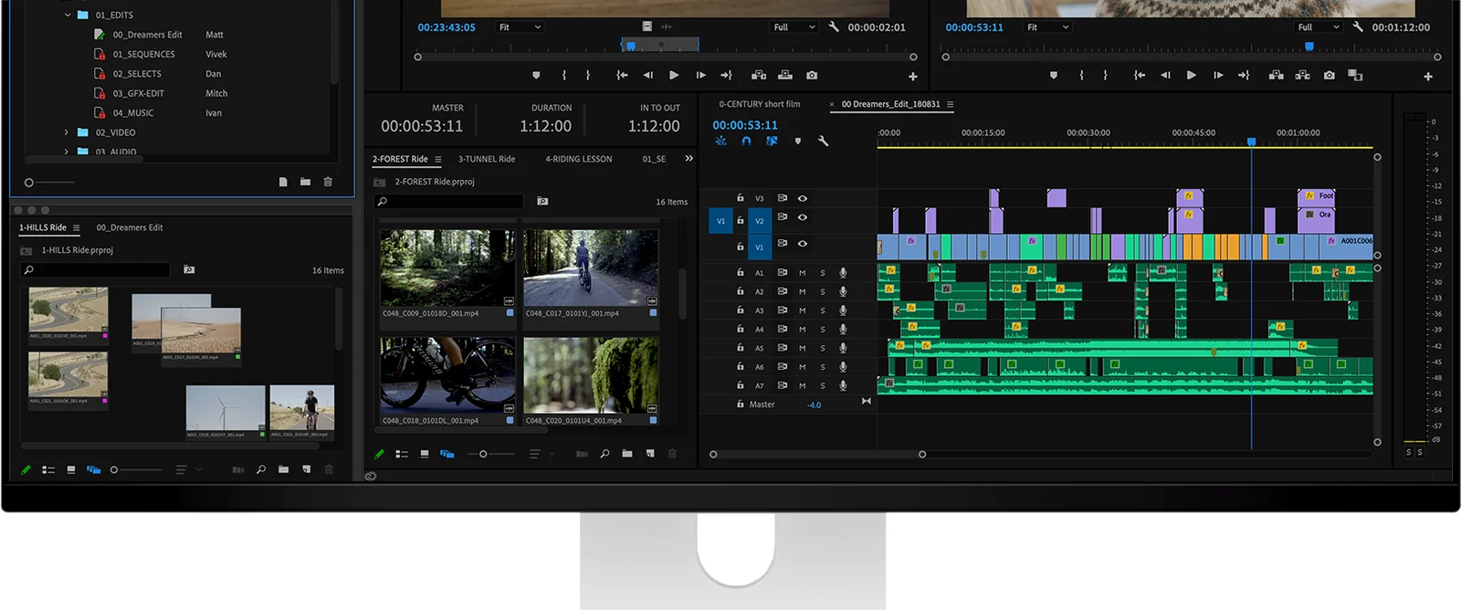 Videobewerkingssoftware met tijdlijn en panelen weergegeven op de Kuycon Q32S