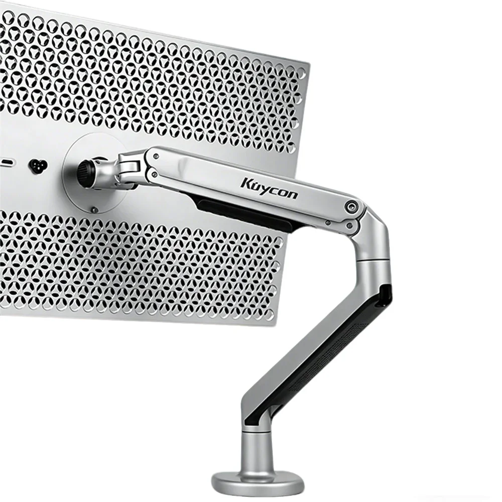 Gros plan sur les articulations en aluminium du bras M8