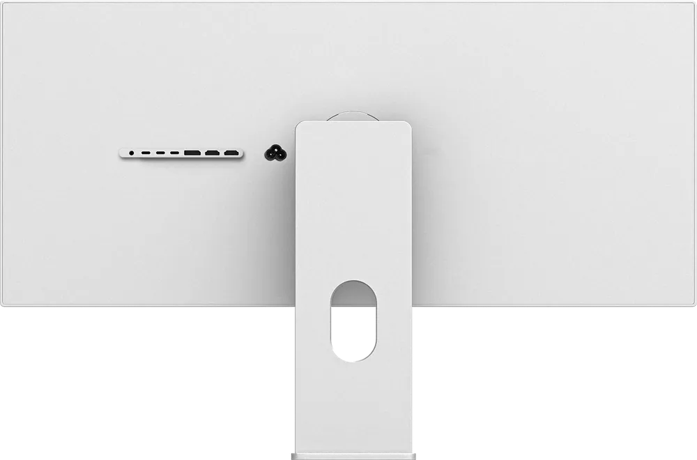 Gladde achterkant van de Kuycon W34KB: paneel van massief aluminium, rij aansluitingen en middelste voet